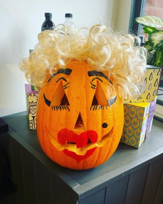 Doris is the latest visitor to FGH to fall in love with the @davinesofficial Love Curl range. It keeps her locks looking so moisturised & natural! 😉🎃👻#happyhalloween #fghsaloncoltishall #norwichhairdressers